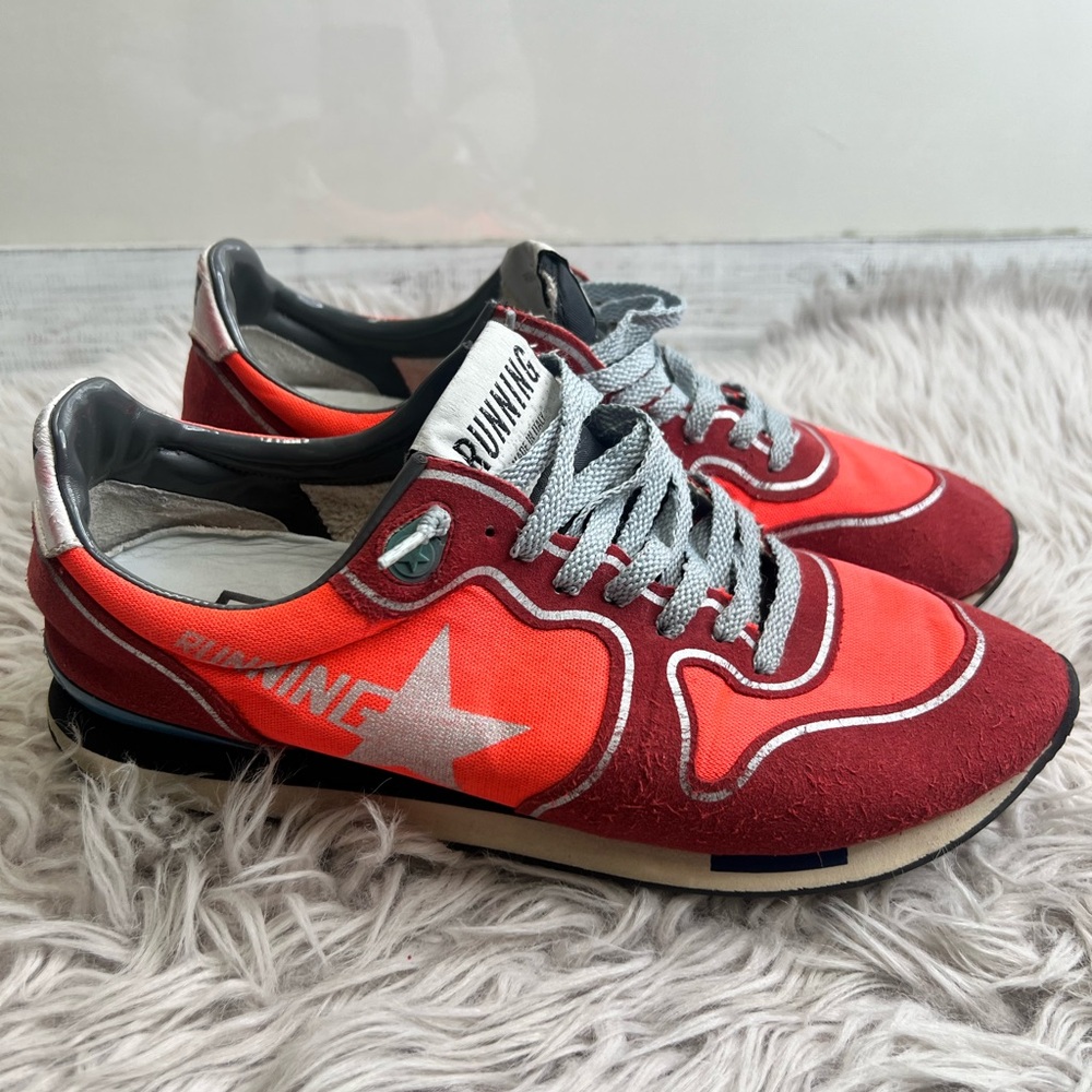 Orange Golden Goose Women Trainer
Made in Italy
Pre-owned